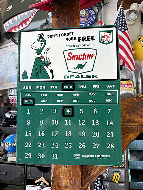 シンクレア　ディノ　万年カレンダー ブリキ看板 ■ アメリカン雑貨 アメリカ雑貨 | 