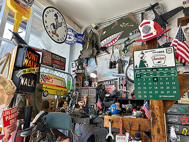 シンクレア　ディノ　万年カレンダー ブリキ看板 ■ アメリカン雑貨 アメリカ雑貨 |  | 02