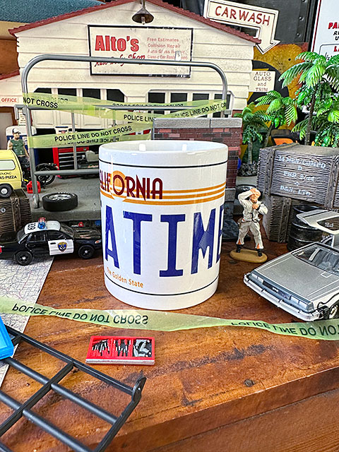 映画　バック・トゥ・ザ・フューチャー　デロリアン　ナンバープレート　オフィシャル　マグカップ　315ml ■ アメリカン雑貨 | 