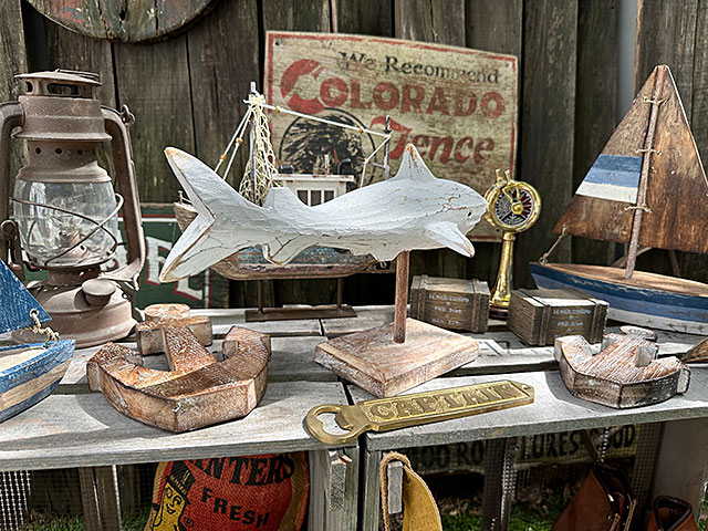 シャーク　ウッドスタンド ■ アメリカン雑貨 アメリカ雑貨 |  | 05