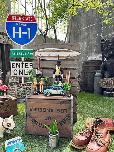 サーフボード　ウッド製　フックボード　（ホワイト/ブラウンライン）　■　アメリカン雑貨　アメリカ雑貨 |  | 05