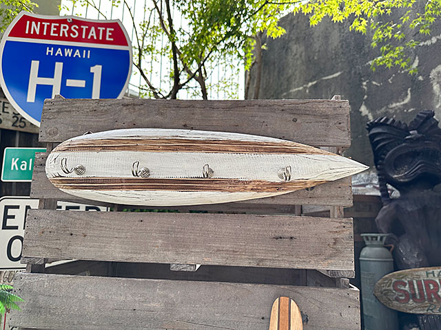 サーフボード　ウッド製　フックボード　（ホワイト/ブラウンライン）　■　アメリカン雑貨　アメリカ雑貨 |  | 07