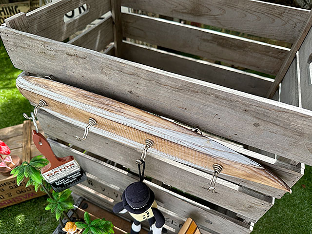 サーフボード　ウッド製　フックボード　（ブラウン/ホワイトライン）　■　アメリカン雑貨　アメリカ雑貨 |  | 02