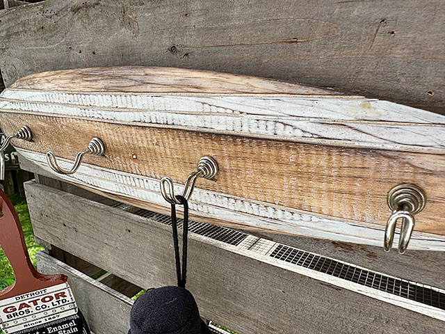 サーフボード　ウッド製　フックボード　（ブラウン/ホワイトライン）　■　アメリカン雑貨　アメリカ雑貨 |  | 04