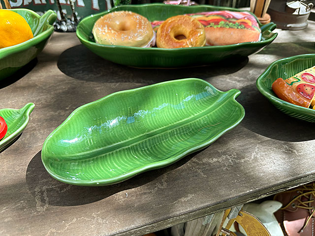 バナナリーフ　トレイ　お皿　（Sサイズ）　陶器製　ディッシュ　一人前の盛り付けに　小皿　■　アメリカン雑貨　アメリカ雑貨 | 