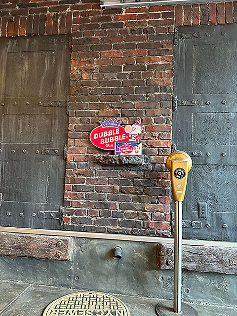 ダブルバブル　ダイカット　エンボスティンサイン　（フーセンボーイ）　ブリキ看板　■　アメリカン雑貨　アメリカ雑貨 |  | 03