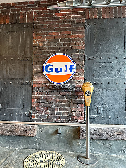 ド迫力！特大サイズ看板　ガルフ　ビッグサイズ　エンボスティンサイン　ブリキ看板 ■ アメリカン雑貨 アメリカ雑貨 |  | 01