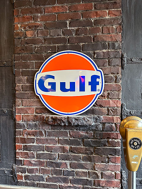 ド迫力！特大サイズ看板　ガルフ　ビッグサイズ　エンボスティンサイン　ブリキ看板 ■ アメリカン雑貨 アメリカ雑貨 |  | 05