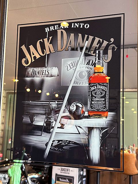 ガレージ店舗にガスランプ　ジャックダニエル ガレージ店舗にガスランプ ジャックダニエル （Jack Daniel's