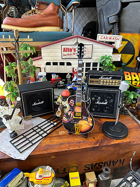 エルヴィス・プレスリー　オフィシャルライセンス　'68カムバック　スペシャル　ホロウボディ　ミニギター　レプリカ　1/4スケール |  | 09