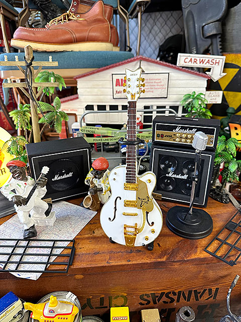 グレッチ　ホワイト　ペンギン　ブライアン　ストレイ Gretsch G6134 ペンギン・シリーズについて【エレキギター博士】