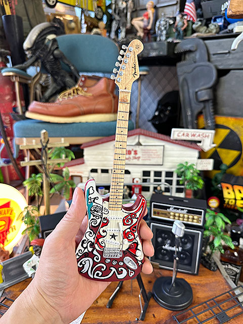 スクワイヤーStratocaster ジミヘンドリックス 風 カスタムペイント スクワイヤーStratocaster ジミヘンドリックス 風 カスタムペイント