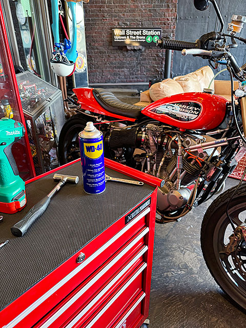 世界シェアNo.1　WD-40　浸透潤滑剤　マルチユースプロダクト　400ml　防錆　潤滑　滑らかにする ■ アメリカン雑貨 アメリカ雑貨 |  | 05