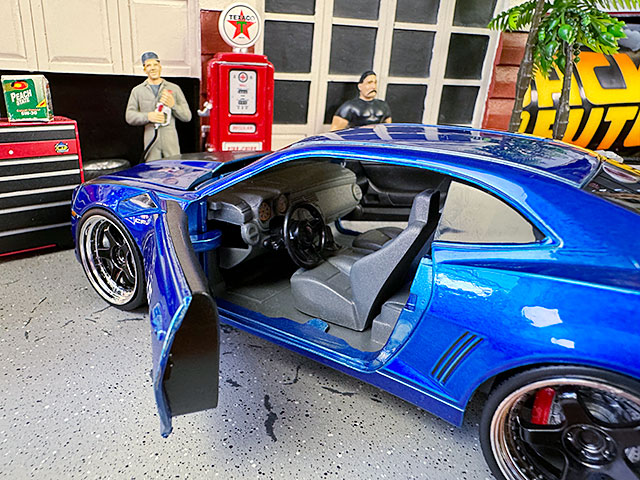 安くなるよ Jada 2010年 シボレー カマロ ダイキャストミニカー 1/24スケール