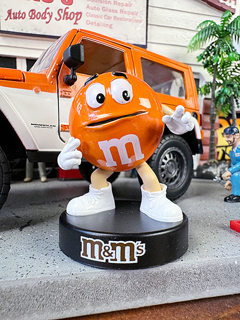M&Ms 2007 ジープ・ラングラー /オレンジフィギア 1:24 M&M'S 2007 JEEP WRANGLER w/ ORANGE FIGURE