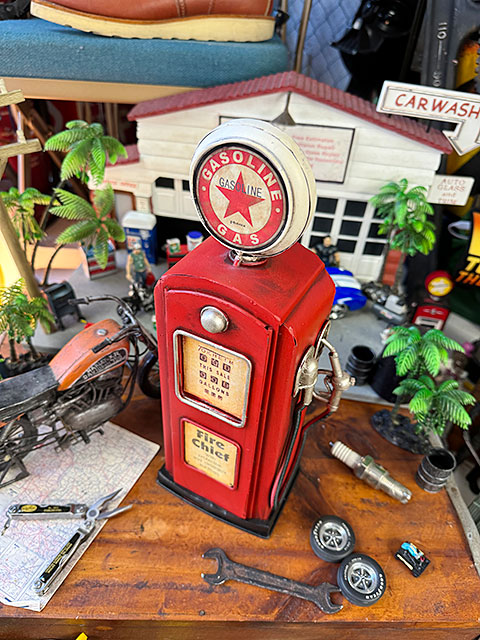 ガスポンプ ブリキオブジェバンク （レッドスター） 貯金箱