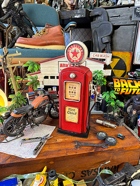 ガスポンプ ブリキオブジェバンク （レッドスター） 貯金箱