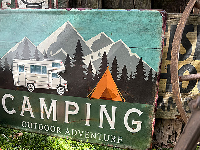 アウトドア　キャンプ　エンボスティンサイン　（キャンピングカー）　ブリキ看板　■　アメリカン雑貨　アメリカ雑貨 |  | 02