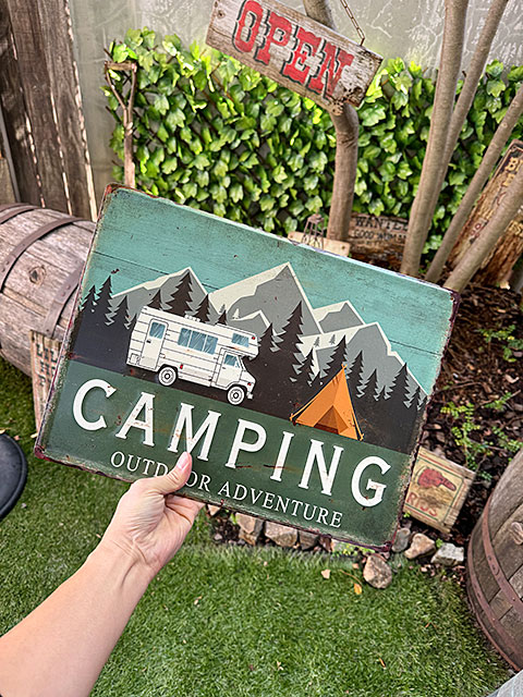 アウトドア　キャンプ　エンボスティンサイン　（キャンピングカー）　ブリキ看板　■　アメリカン雑貨　アメリカ雑貨 |  | 04