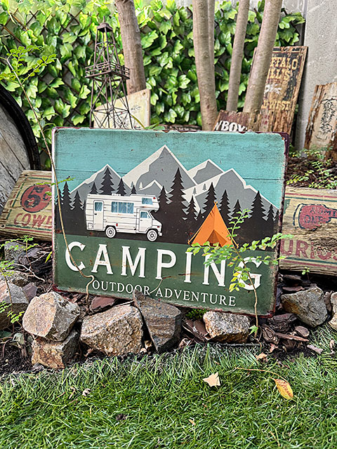 アウトドア　キャンプ　エンボスティンサイン　（キャンピングカー）　ブリキ看板　■　アメリカン雑貨　アメリカ雑貨 |  | 05