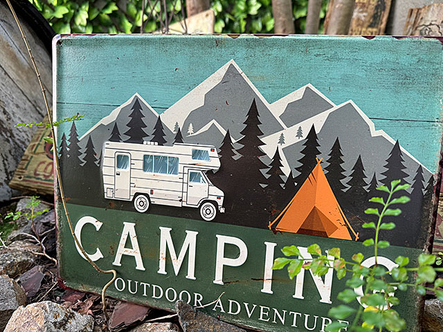 アウトドア　キャンプ　エンボスティンサイン　（キャンピングカー）　ブリキ看板　■　アメリカン雑貨　アメリカ雑貨 |  | 06