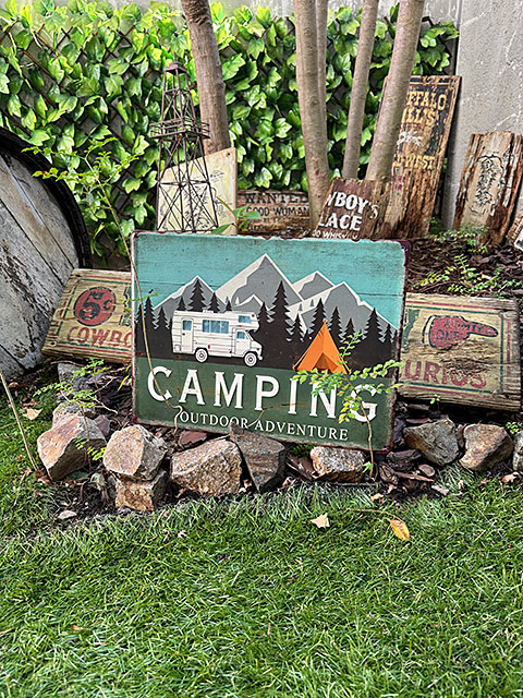 アウトドア　キャンプ　エンボスティンサイン　（キャンピングカー）　ブリキ看板　■　アメリカン雑貨　アメリカ雑貨 |  | 07