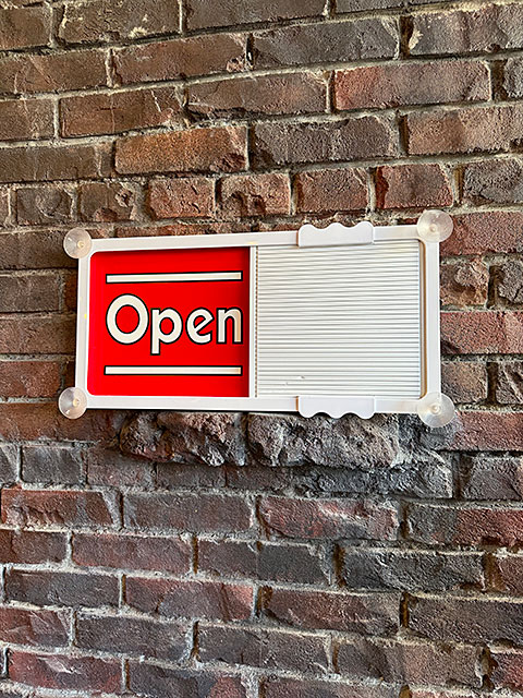 アメリカのショップで使われてるメニューボード　オープン＆クローズ　（横型）　ストアサプライ・ウェアハウス製 |  | 01