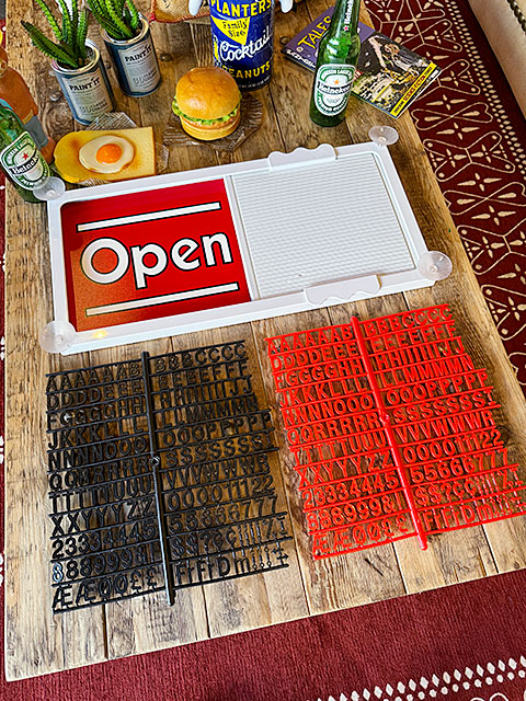 アメリカのショップで使われてるメニューボード　オープン＆クローズ　（横型）　ストアサプライ・ウェアハウス製 |  | 08