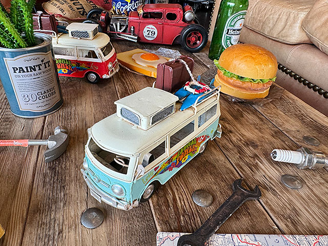 ラブ＆ピース ワーゲンバス ブリキオブジェ Sサイズ （ライトブルー