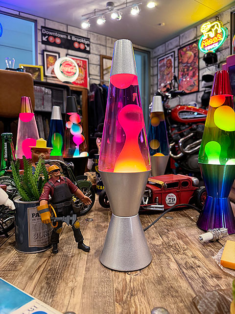 Lava Lamp社 ラバライト 正規品 ラバランプ （イエロー/パープル/シルバーボディ） □ アメリカン雑貨 アメリカ雑貨 : 326417 :  アメリカン雑貨専門店キャンディタワー - 通販 - Yahoo!ショッピング