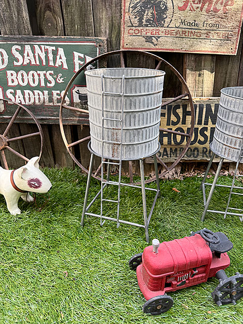 オールドアメリカ　ウォータータンク　給水塔　プランター　（Lサイズ）　ブリキオブジェ　■　アメリカン雑貨　アメリカ雑貨 | 