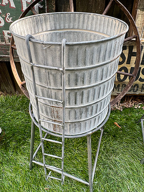オールドアメリカ　ウォータータンク　給水塔　プランター　（Lサイズ）　ブリキオブジェ　■　アメリカン雑貨　アメリカ雑貨 |  | 03