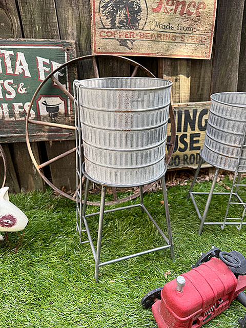 オールドアメリカ　ウォータータンク　給水塔　プランター　（Lサイズ）　ブリキオブジェ　■　アメリカン雑貨　アメリカ雑貨 |  | 04