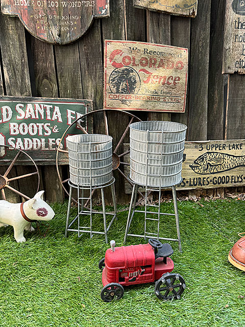 オールドアメリカ　ウォータータンク　給水塔　プランター　（2個セット）　ブリキオブジェ　■　アメリカン雑貨　アメリカ雑貨 |  | 02