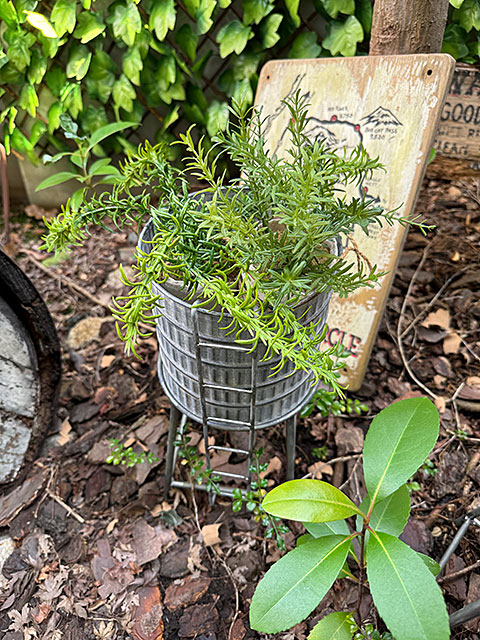 オールドアメリカ　ウォータータンク　給水塔　プランター　（2個セット）　ブリキオブジェ　■　アメリカン雑貨　アメリカ雑貨 |  | 11