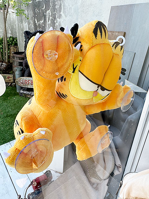 ガーフィールド　ガラス貼り付きぬいぐるみ　（吸盤付き）　■　アメリカン雑貨　アメリカ雑貨 |  | 01