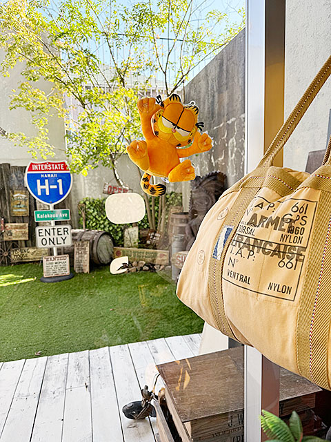 ガーフィールド　ガラス貼り付きぬいぐるみ　（吸盤付き）　■　アメリカン雑貨　アメリカ雑貨 |  | 02