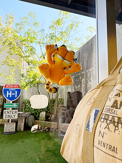 ガーフィールド　ガラス貼り付きぬいぐるみ　（吸盤付き）　■　アメリカン雑貨　アメリカ雑貨 |  | 03