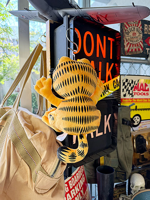 ガーフィールド　ガラス貼り付きぬいぐるみ　（吸盤付き）　■　アメリカン雑貨　アメリカ雑貨 |  | 06