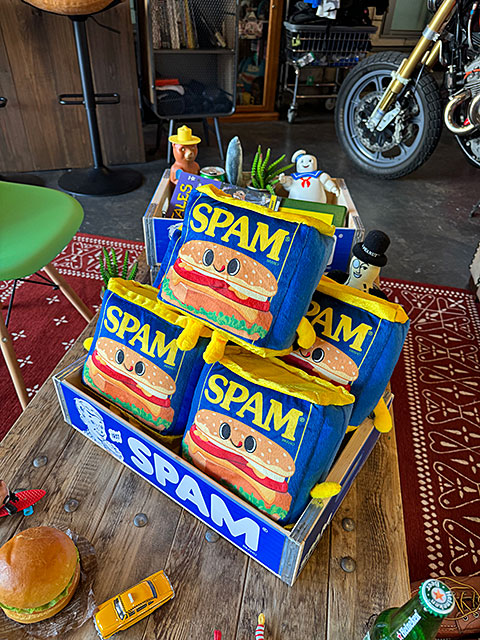 SPAM スパミー ぬいぐるみ 単品 スパム缶 プラッシュトイ □ アメリカン雑貨 アメリカ雑貨 : 327455 :  アメリカン雑貨専門店キャンディタワー - 通販 - Yahoo!ショッピング