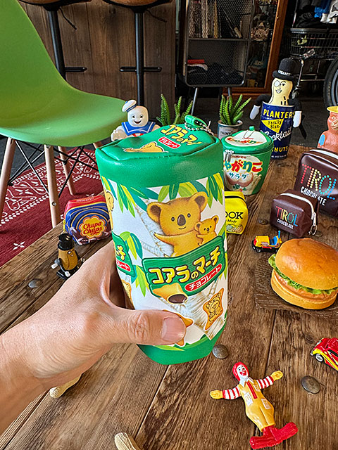 駄菓子屋シリーズ　お菓子のポーチL　（コアラのマーチ）　オフィシャルグッズ　リアルサイズ　昭和レトロ　■　アメリカン雑貨 | 