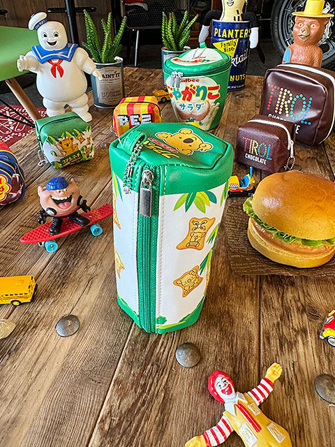 駄菓子屋シリーズ　お菓子のポーチL　（コアラのマーチ）　オフィシャルグッズ　リアルサイズ　昭和レトロ　■　アメリカン雑貨 |  | 05
