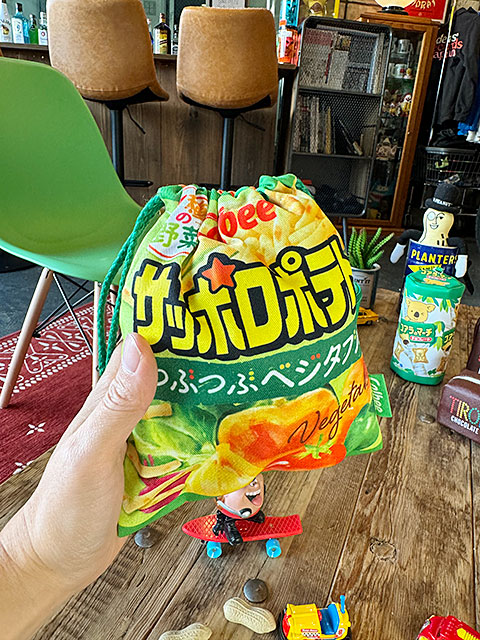 駄菓子屋シリーズ お菓子のキンチャク袋 （サッポロポテト） カルビー オフィシャルグッズ 巾着袋 昭和レトロ : 327744 :  アメリカン雑貨専門店キャンディタワー - 通販 - Yahoo!ショッピング