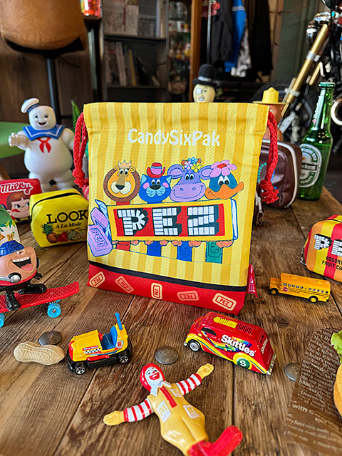 駄菓子屋シリーズ　お菓子のキンチャク袋　（PEZ　ペッツ）　オフィシャルグッズ　巾着袋　昭和レトロ　■ アメリカン雑貨 アメリカ雑貨 | 