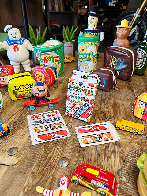 駄菓子屋シリーズ　お菓子の絆創膏　（マルカワ　フーセンガム）　オフィシャルグッズ　ばんそうこう　昭和レトロ |  | 02
