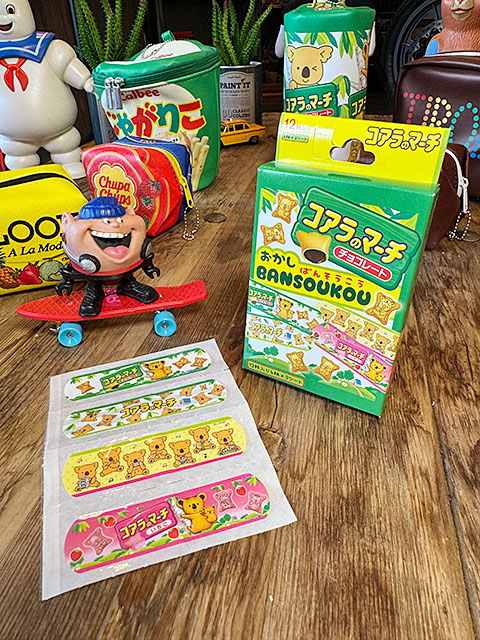 駄菓子屋シリーズ　お菓子の絆創膏　（コアラのマーチ）　オフィシャルグッズ　ばんそうこう　昭和レトロ　■ アメリカン雑貨 アメリカ雑貨 | 