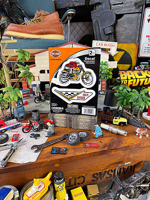 ハーレーダビッドソン　オフィシャルステッカー　デカール　（スポーツスター/イラストタッチ）　■　アメリカン雑貨　アメリカ雑貨 | Harley Davidson | 01