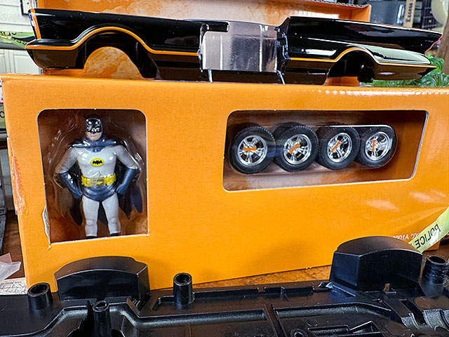 NEW ARRIVAL1/24 バットモービル　ミニカー　フィギュア　JADA TOYS THE DARK KNIGHT BATMOBILE 6 BATMAN バットマン　ミニカー　3点セット その他