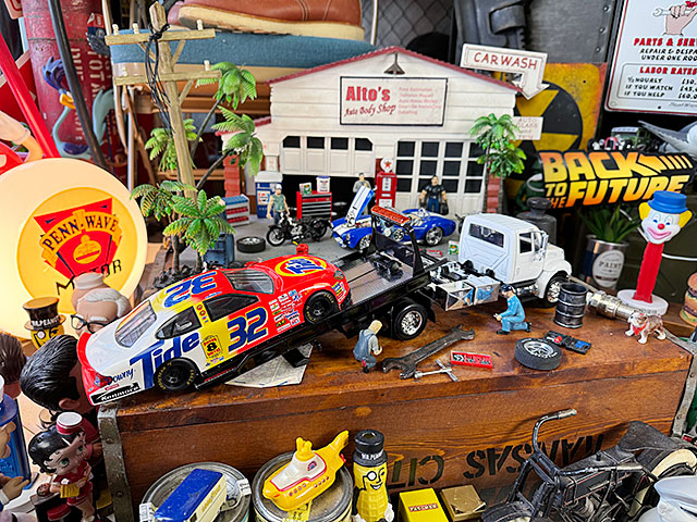 Jada　インターナショナル　デュラスター4400　フラットベッド　ダイキャストミニカー　1/24　(ホワイト)　積載トラック　キャリアカー |  | 11