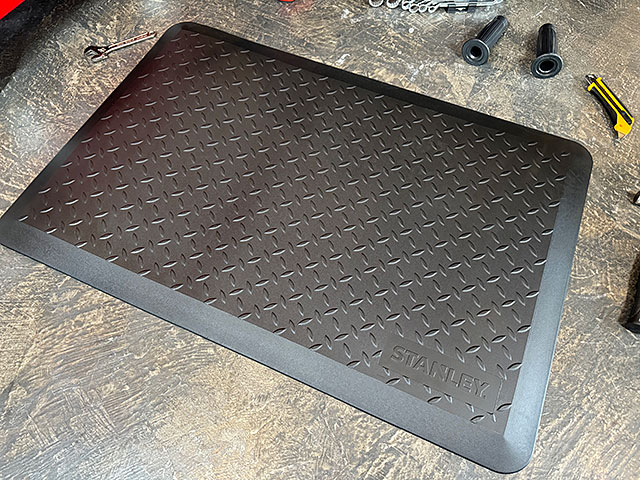 スタンレー　ユーティリティマット　ソフトタイプ　90cm×60cm　作業用ガレージマット　立ち仕事用マット 爆買 |  | 01